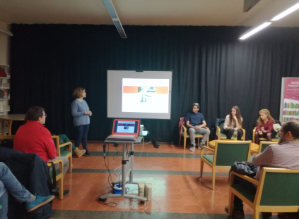 Exposicions de treballs de recerca a la biblioteca Torras i Bages
