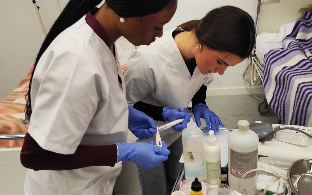 Simulació Clínica (com a eina formativa d’aprenentatge) amb l’alumnat de CFGM Cures Auxiliars d’Infermeria